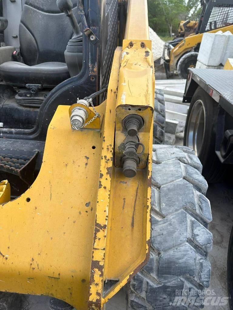 CAT 262 D Kompaktlastare