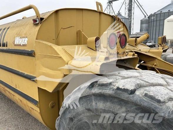 CAT 613B Vattentankbilar