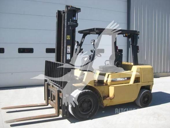 CAT DP40KL Dieselmotviktstruckar