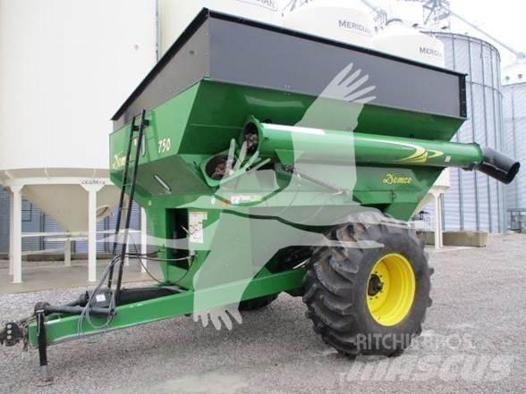 Demco 750 Spannmålsvagnar