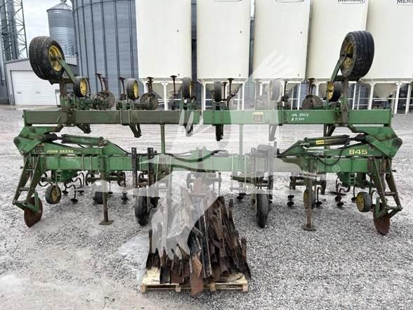 John Deere 845 Kupare och radhackor