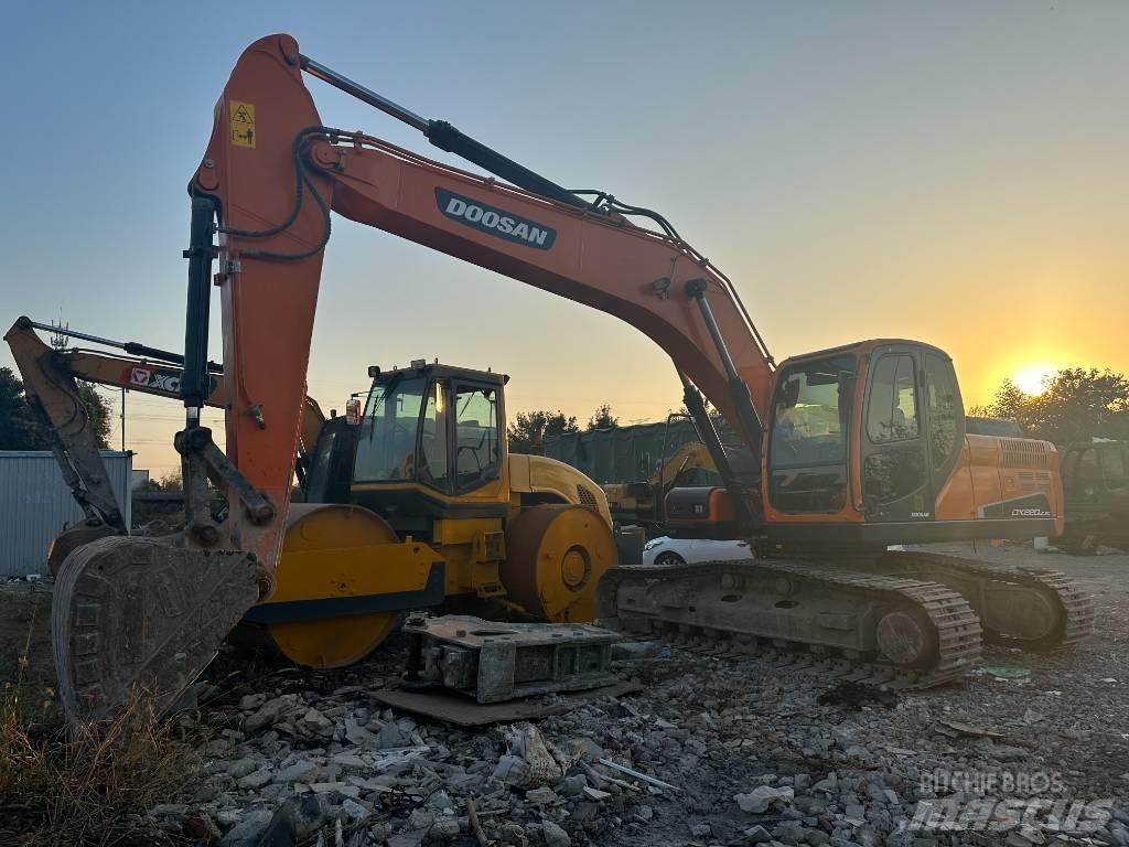 Doosan DX220LC-9 Bandgrävare