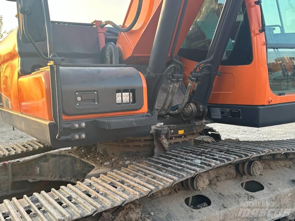 Doosan DX220LC-9 Bandgrävare
