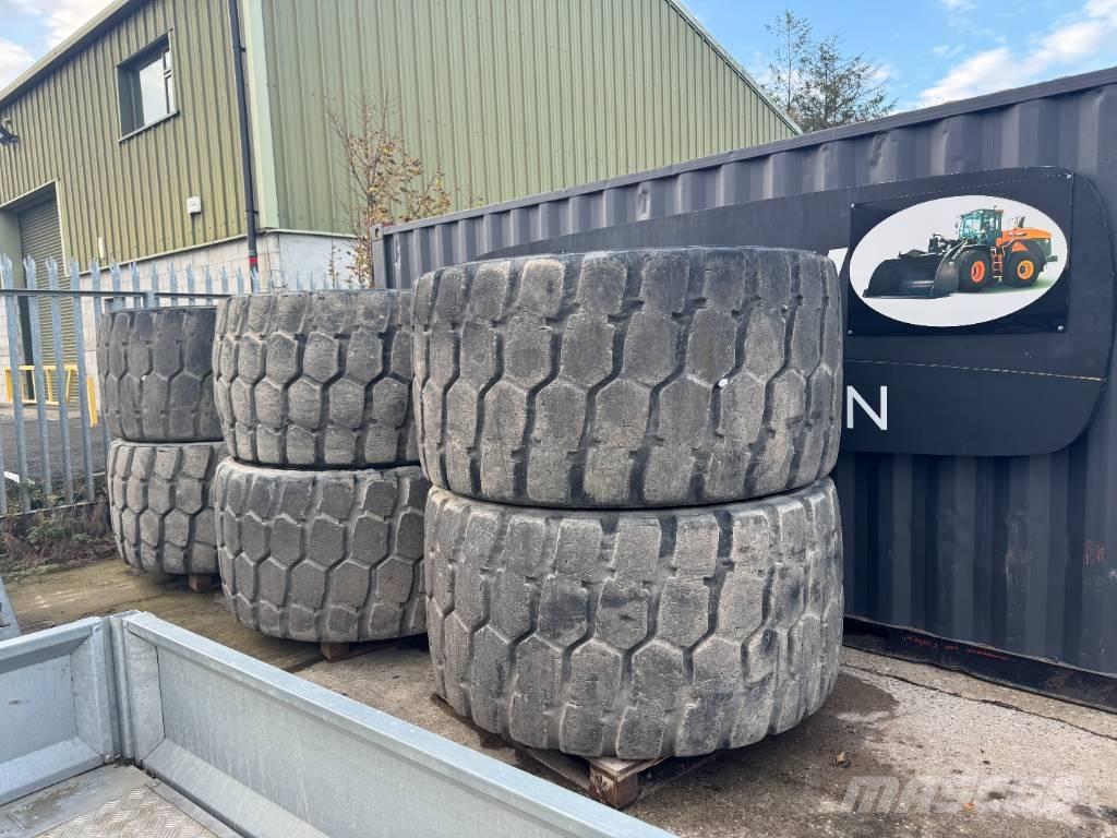 Develon DA 45 Däck, hjul och fälgar