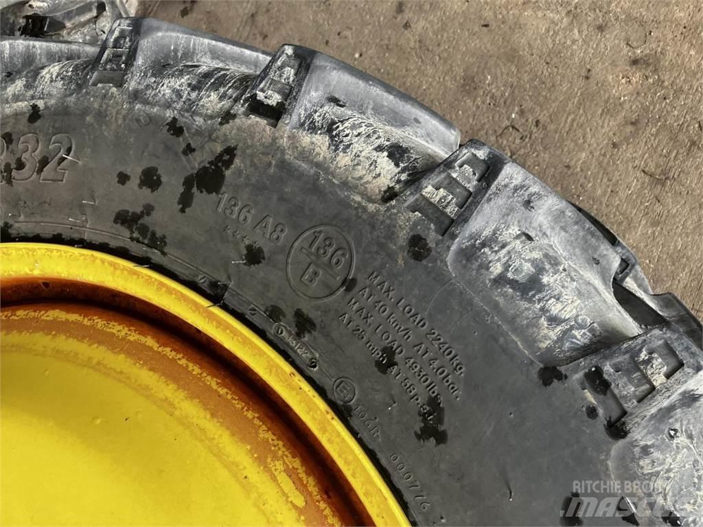 BKT 270/95R32 Däck, hjul och fälgar