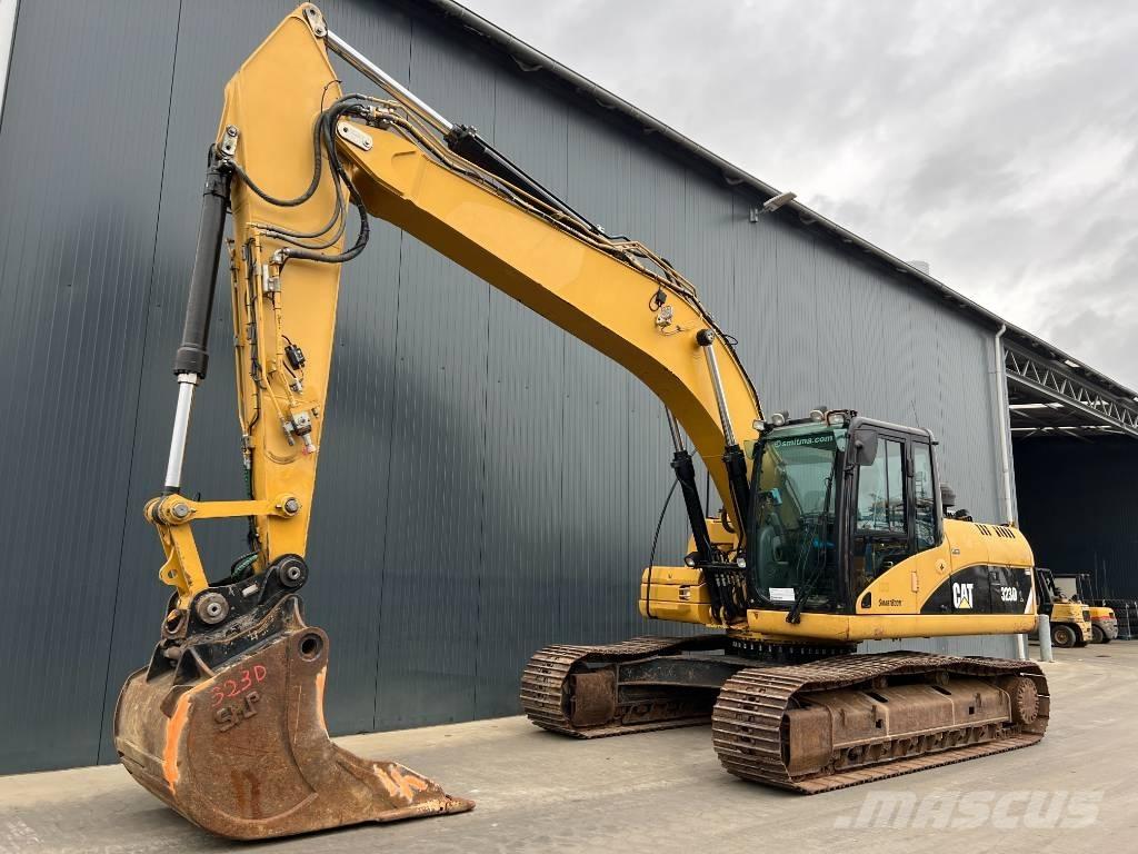 CAT 323D L Bandgrävare