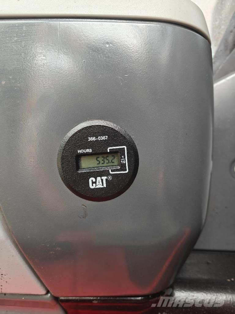CAT 329 D2 L Bandgrävare