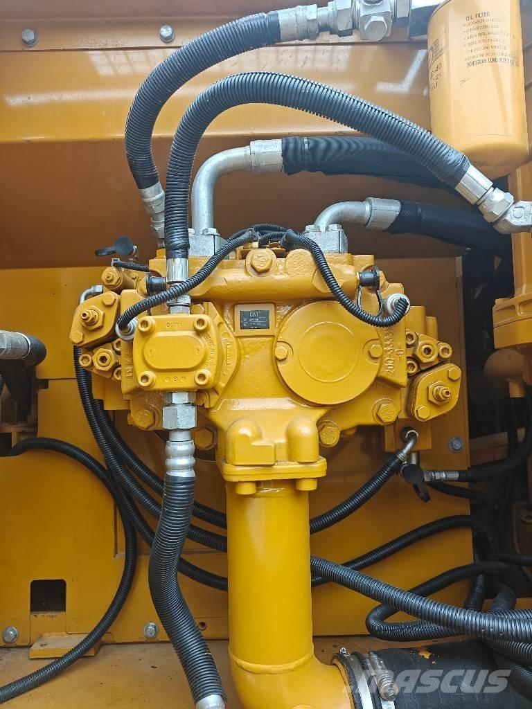 CAT 329 D2 L Bandgrävare