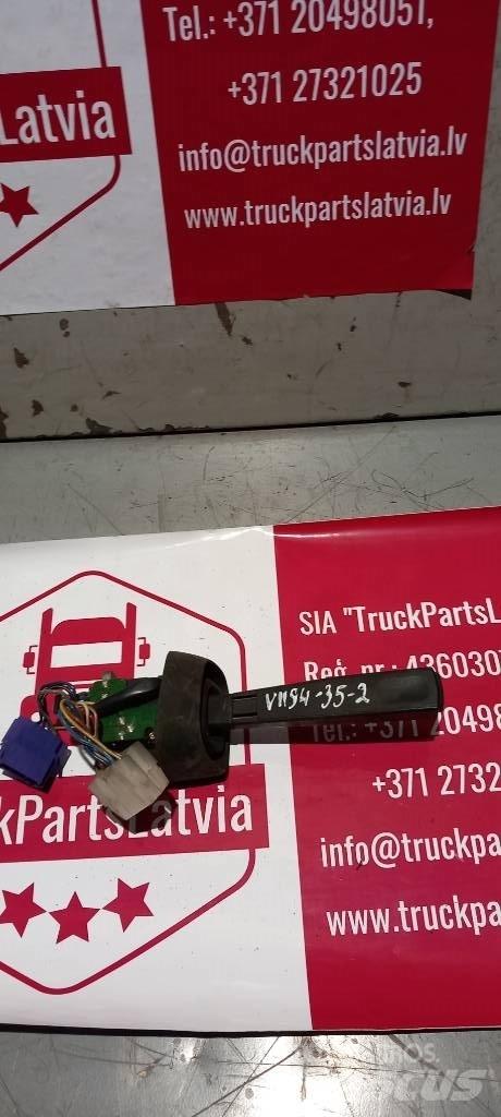Volvo FH 12.  3172171 Hytter och interiör