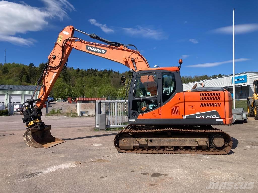 Doosan DX 140 LC Bandgrävare