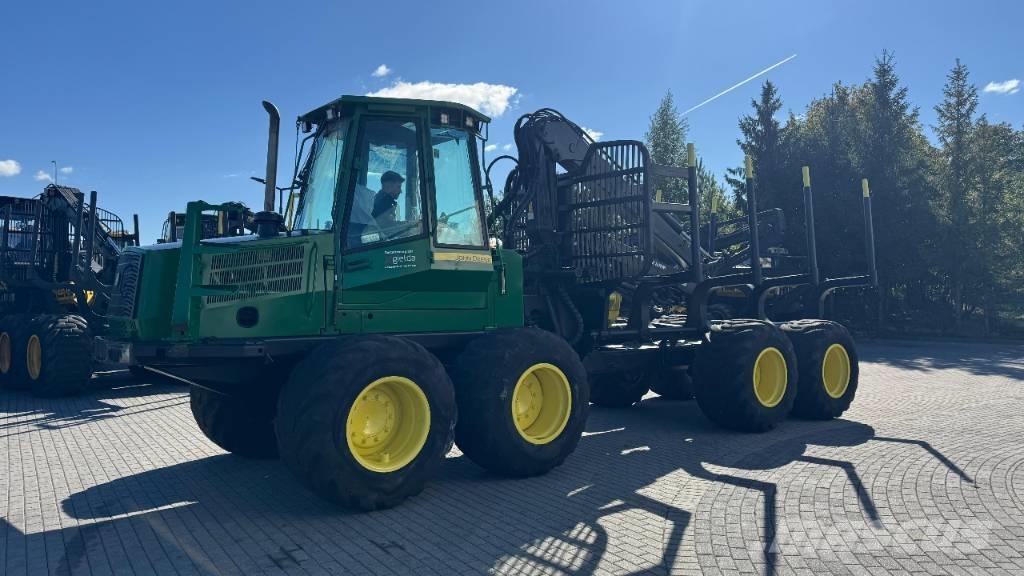 John Deere 1110 D Skotare