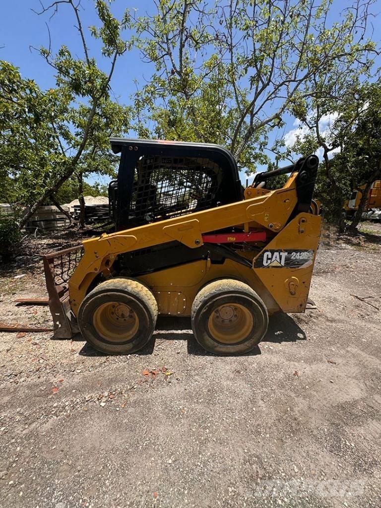 CAT 242 D Kompaktlastare