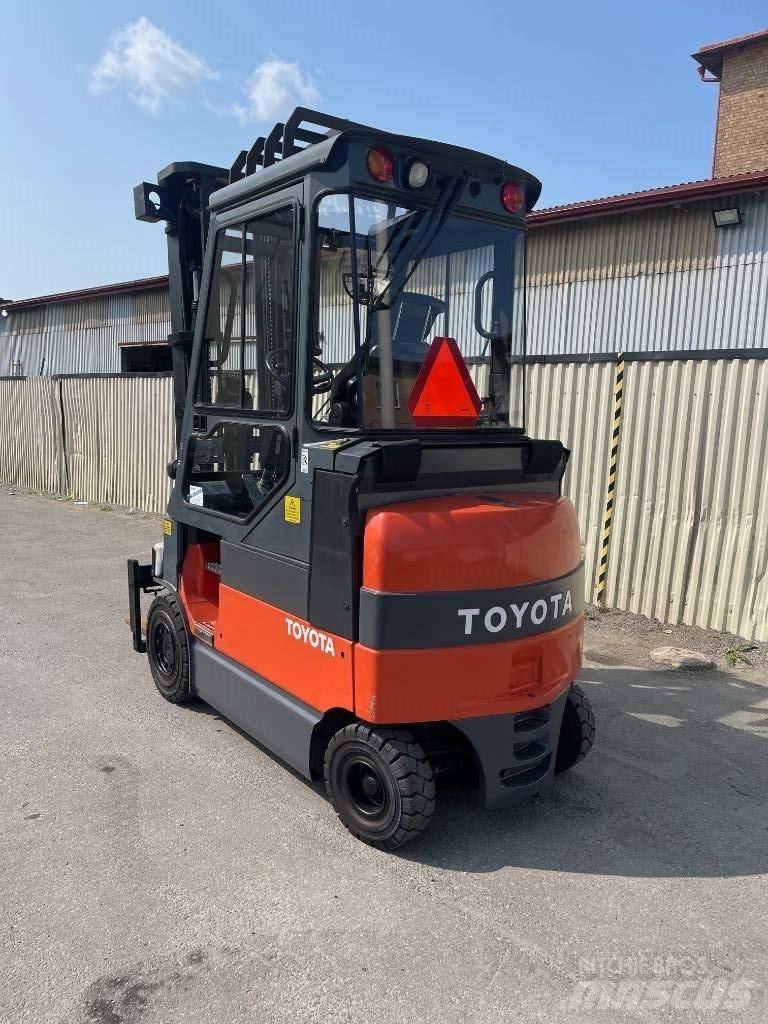 Toyota 7FBMF30 Elmotviktstruckar