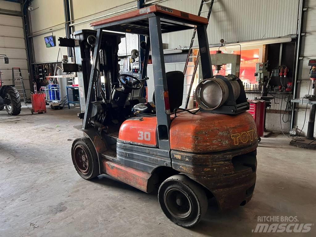 Toyota 02-6 FG F 30 Gasolmotviktstruckar