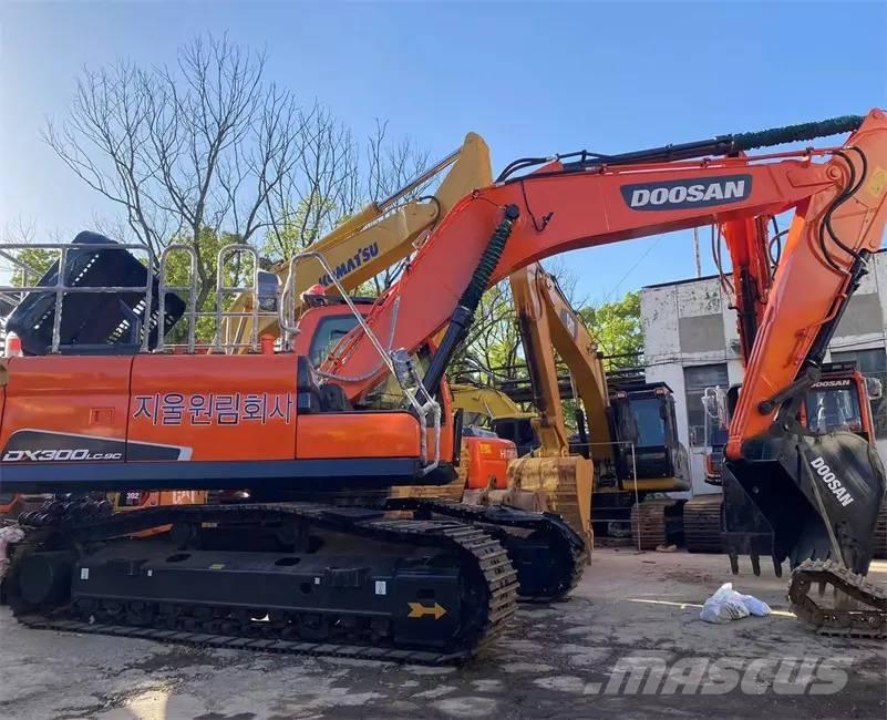 Doosan DX300LC-9C Bandgrävare