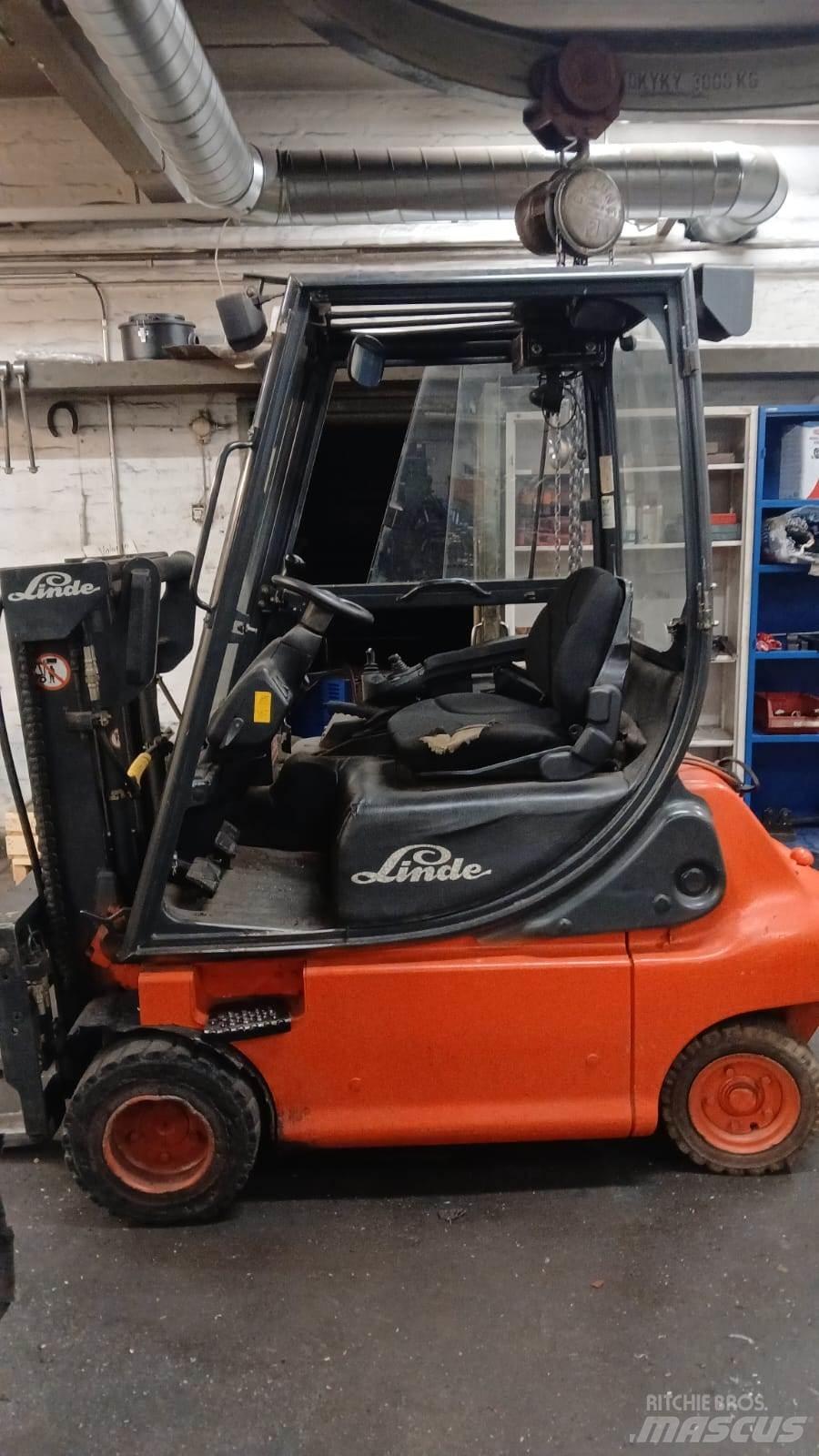 Linde E20P-02 Elmotviktstruckar