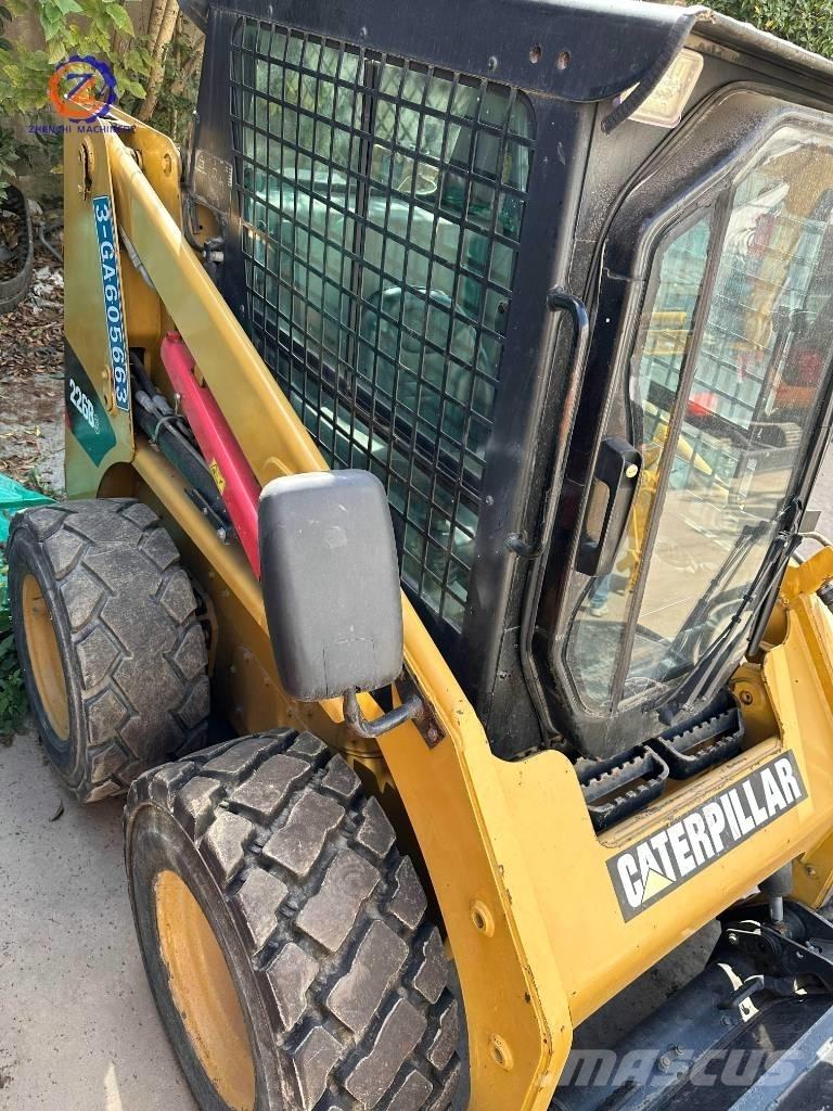 CAT 226 B Kompaktlastare