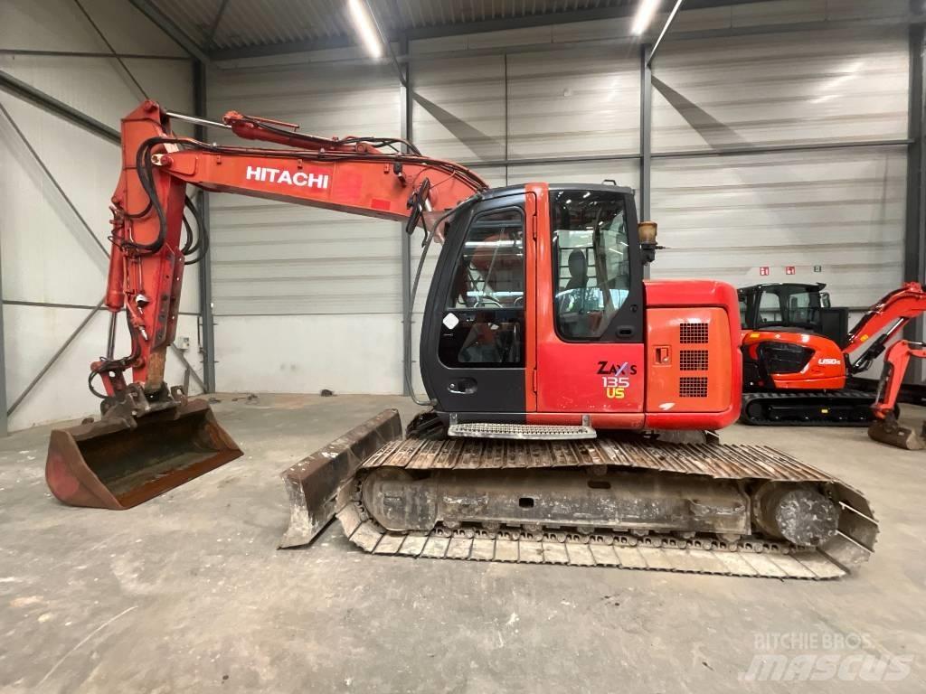 Hitachi ZX 135 US Bandgrävare