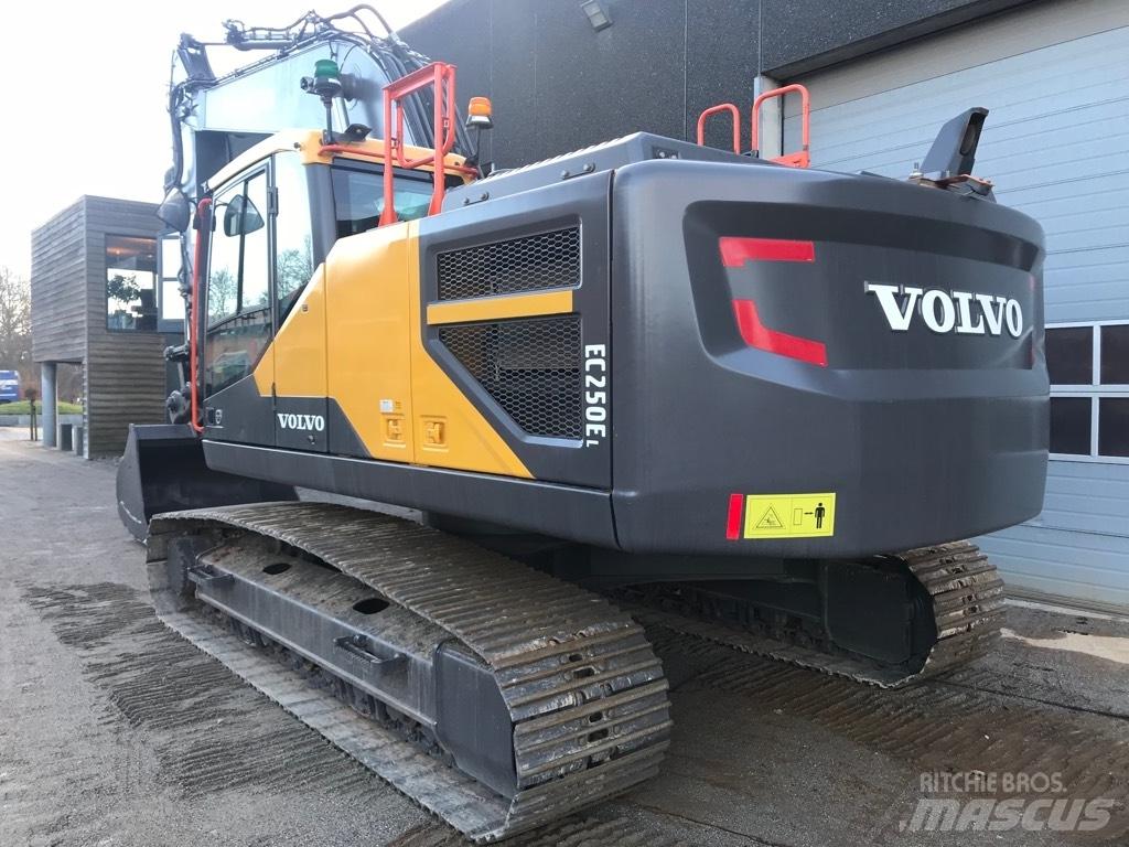 Volvo EC 250 E Bandgrävare