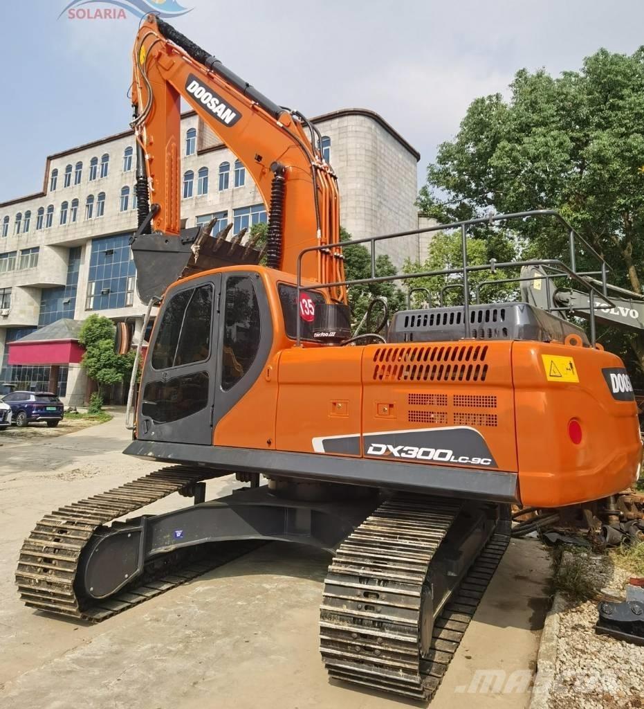 Doosan DX 300 LC Bandgrävare