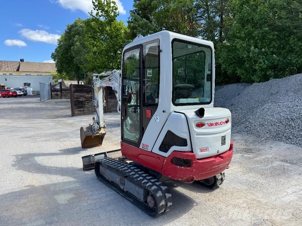 Takeuchi TB 225 Minigrävare < 7t