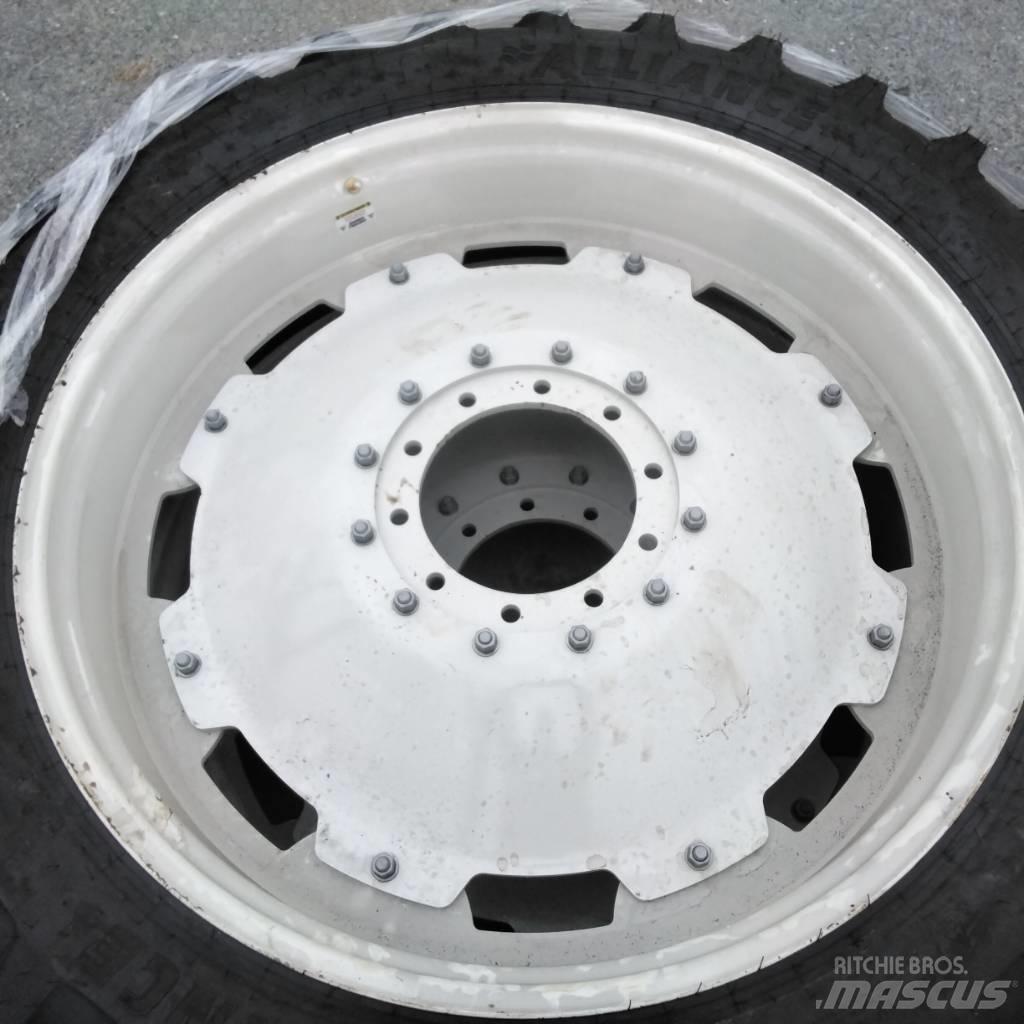 Alliance 300/95R46 Däck, hjul och fälgar