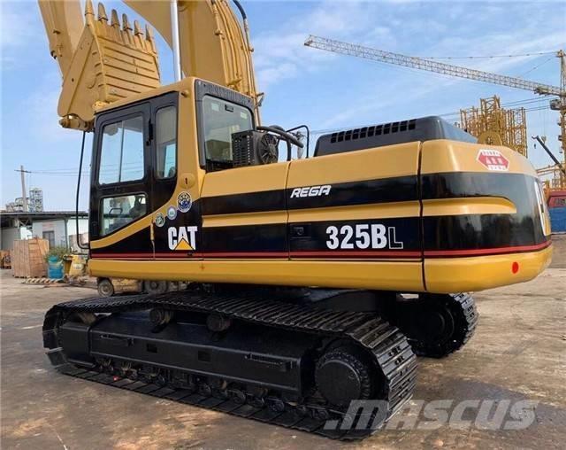 CAT 325 B L Bandgrävare