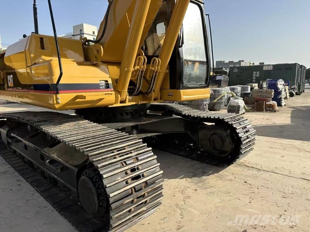 CAT 325 B L Bandgrävare