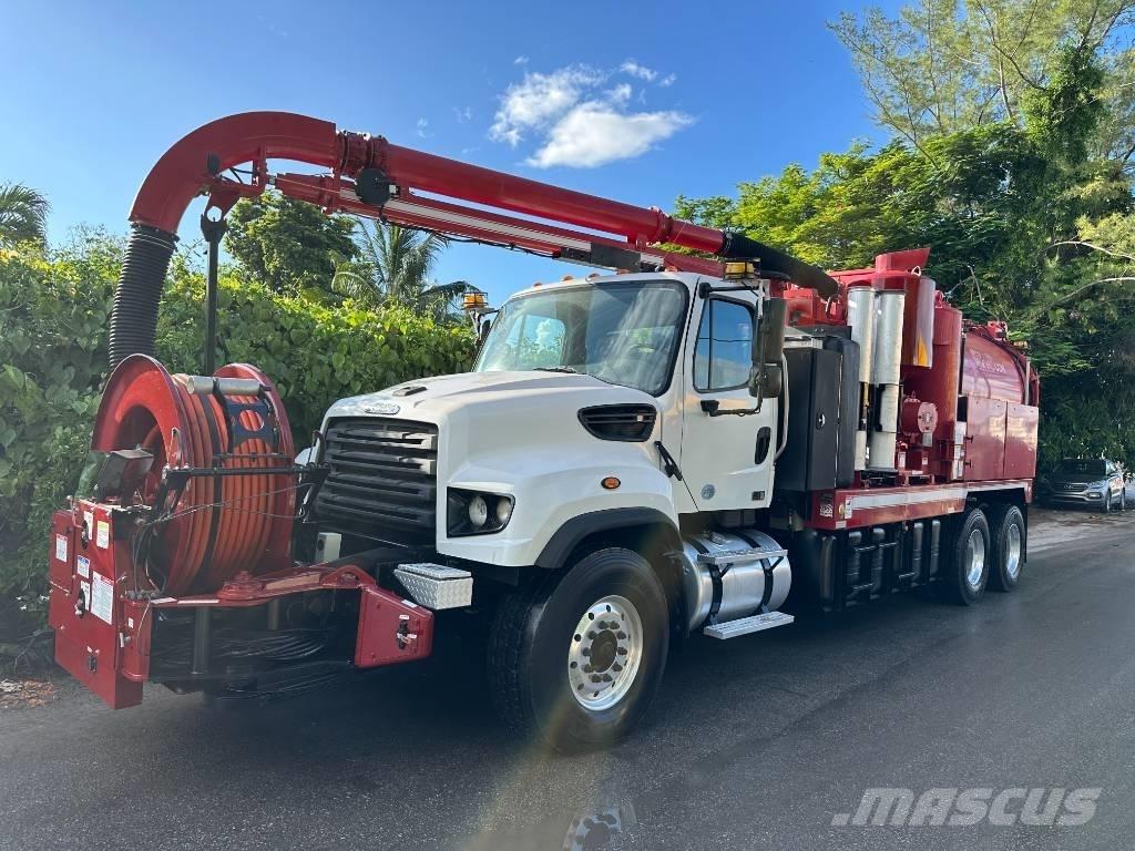 Freightliner 114 SD Slamsugningsbil
