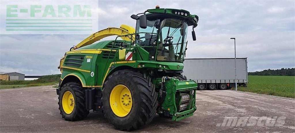 John Deere 8400 Självgående fälthackar