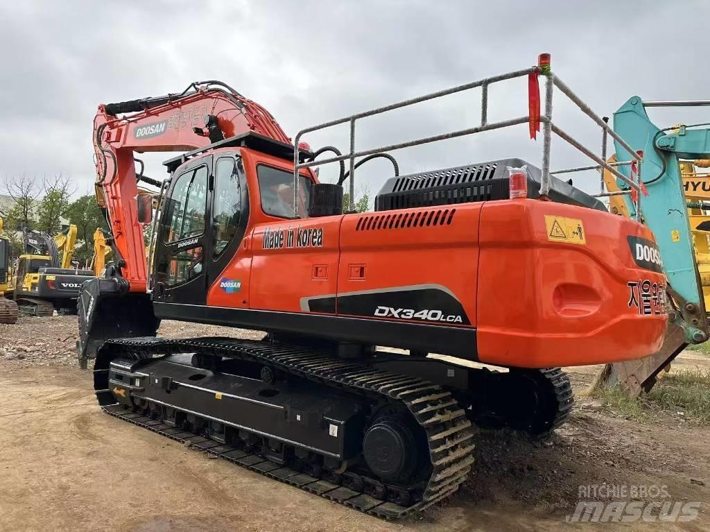 Doosan DX 340 LCA Bandgrävare