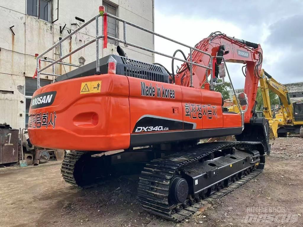 Doosan DX 340 LCA Bandgrävare