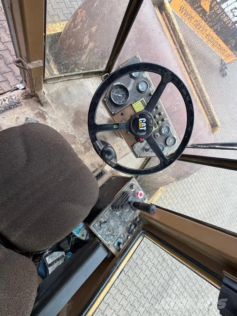 CAT CS-563 AW Andra vältar