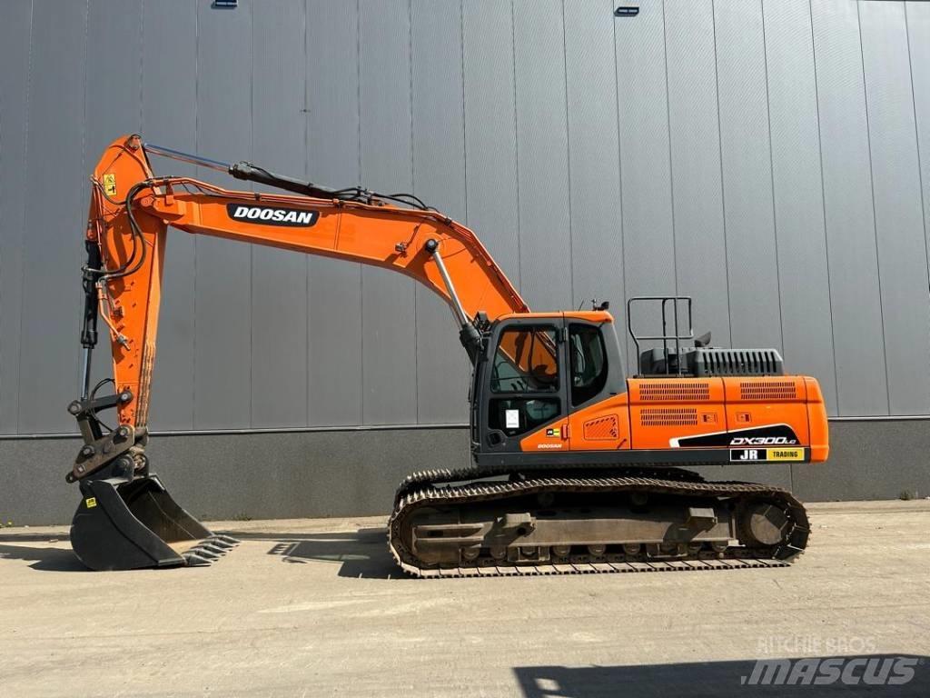 Doosan DX 300 LC-5 Bandgrävare