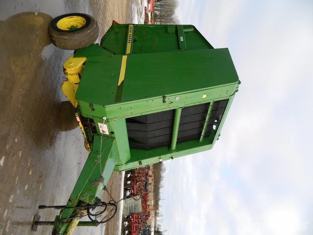 John Deere 550 Rundbalspressar