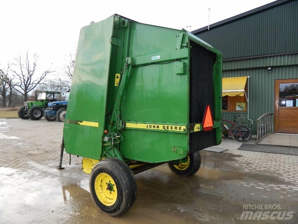 John Deere 550 Rundbalspressar