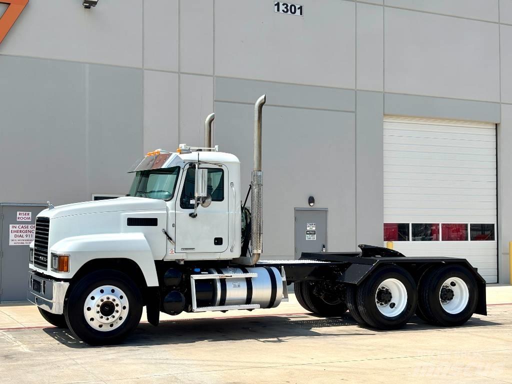 Mack Pinnacle 64T Dragbilar