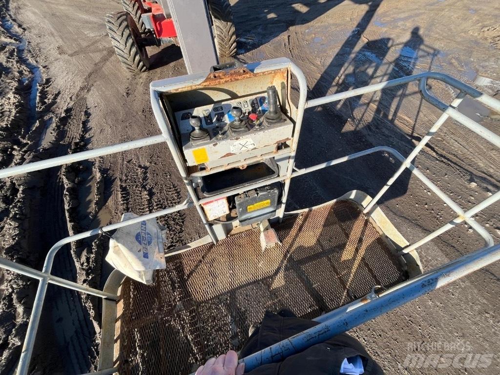 Manitou 200 ATJ Bomliftar