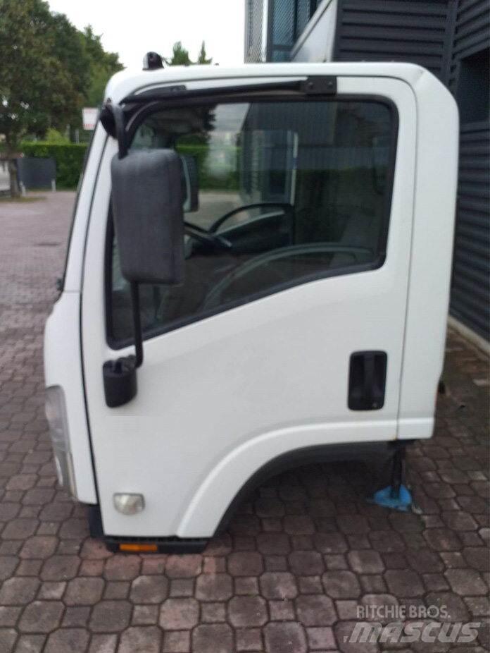 Isuzu M - L Hytter och interiör