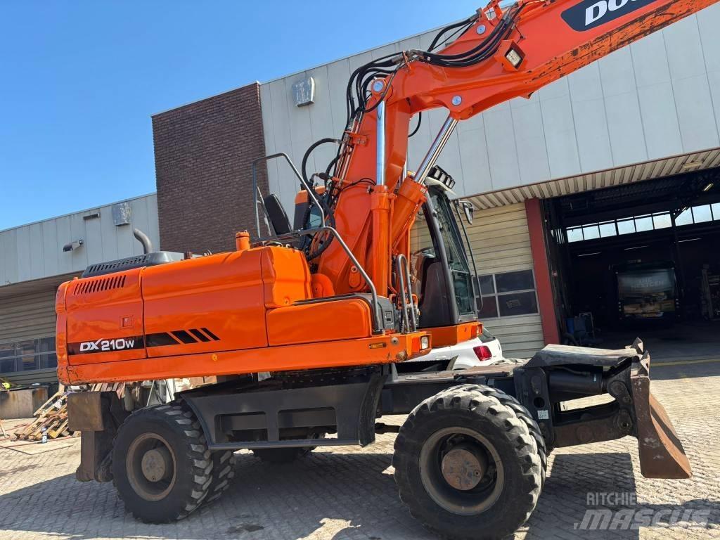 Doosan DX 210 W Hjulgrävare
