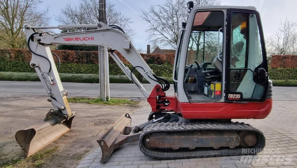 Takeuchi TB 235 Bandgrävare