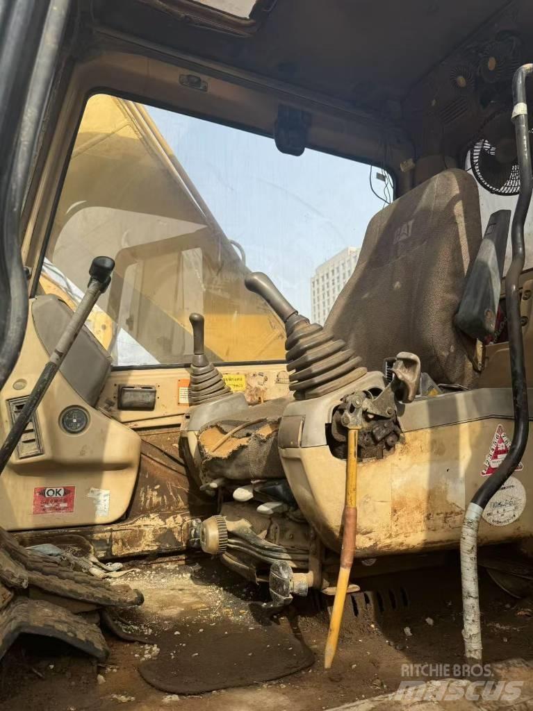 CAT 320 B L Bandgrävare