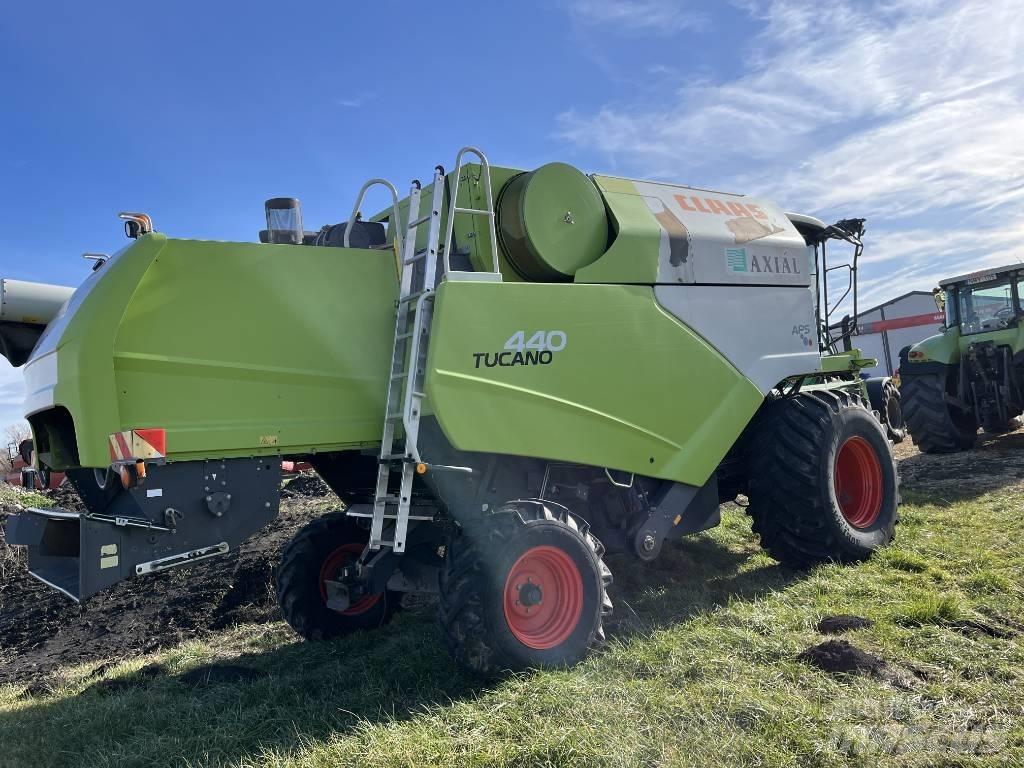 CLAAS Tucano 440 Skördetröskor