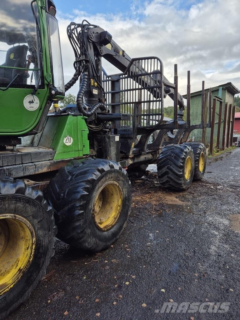 John Deere 1110 E Skotare