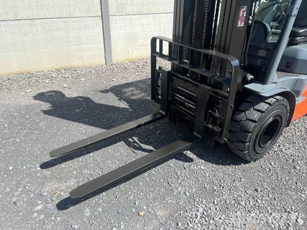 Toyota 02-8 FDF 25 Dieselmotviktstruckar