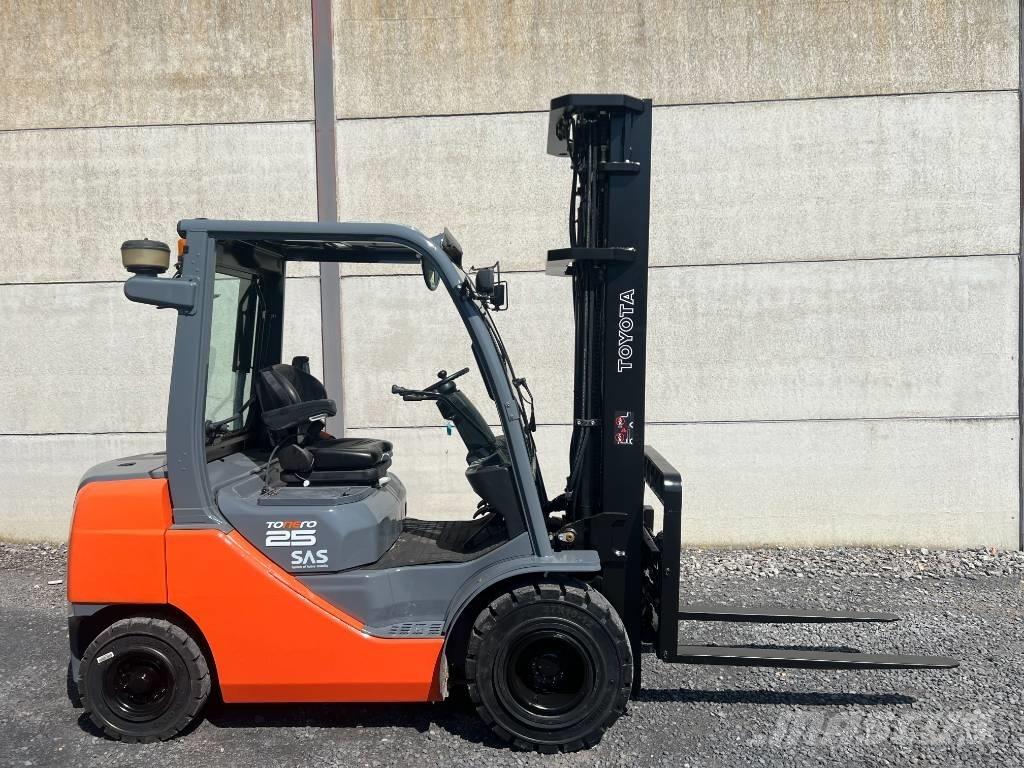 Toyota 02-8 FDF 25 Dieselmotviktstruckar