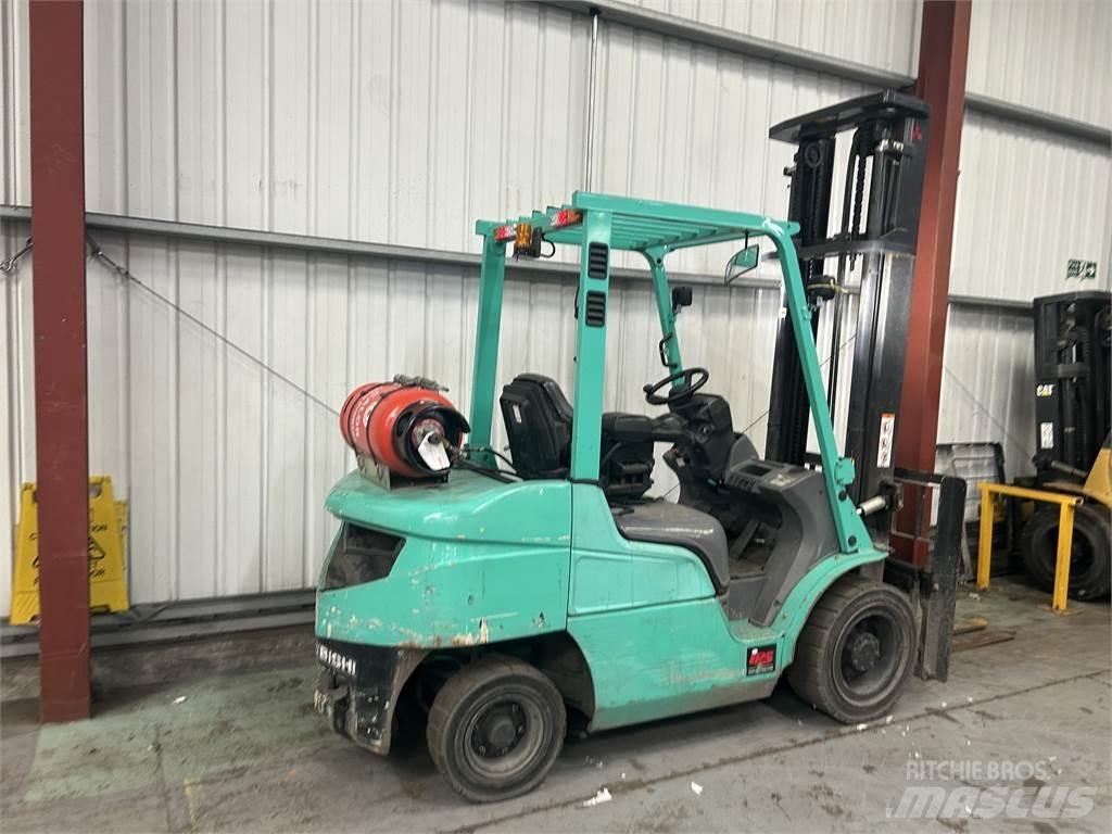Mitsubishi FG30NT Gasolmotviktstruckar