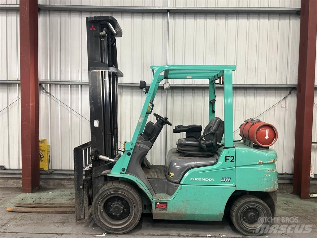 Mitsubishi FG30NT Gasolmotviktstruckar