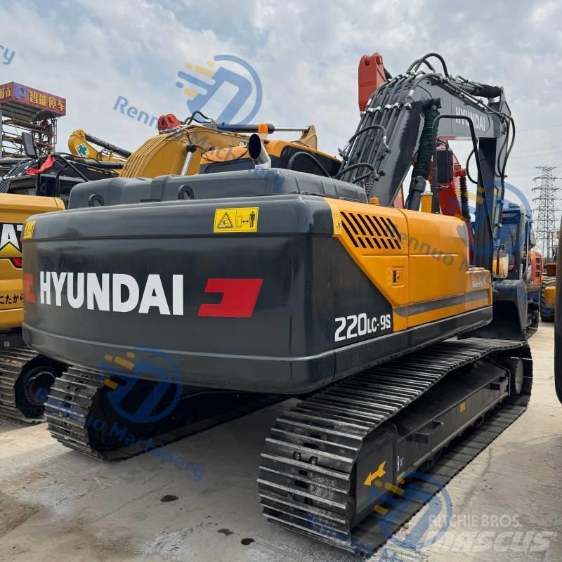 Hyundai R220-9S Bandgrävare