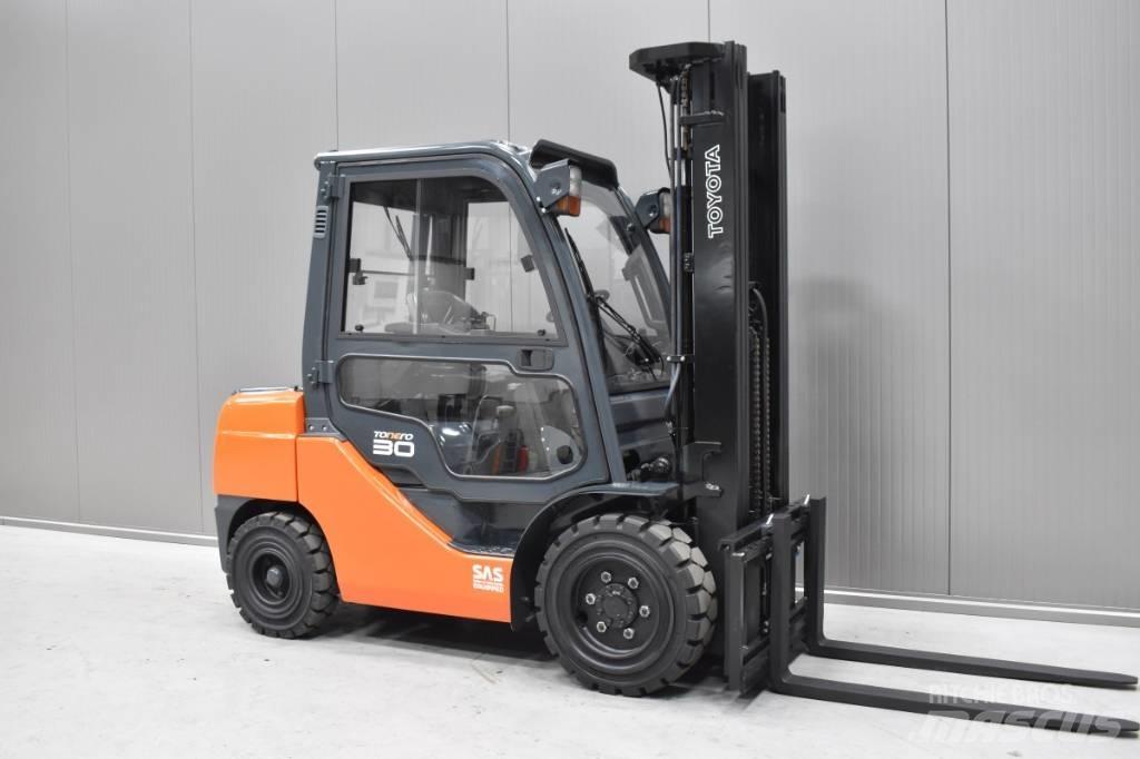 Toyota 06-8FD30F Dieselmotviktstruckar